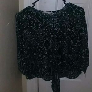 I am selling a v-neck country top.